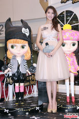 组图：吴千语粉色公主裙亮相 气质优雅甜美十足