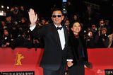 组图：王家卫携妻陈以靳亮相 与章子怡合影