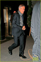 组图：克鲁尼外出晚餐春风满面 36岁新女友曝光