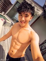 组图：18岁最萌年龄差兄妹走红 哥哥阳光帅气