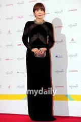 组图：大钟奖红毯星光熠熠 群星华服登场斗艳