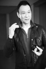 组图：《姥爷的抗战》开播 王学圻演悲喜姥爷