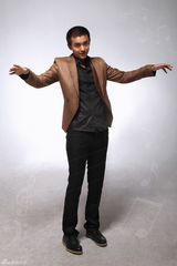 组图：李佳航登《魅力先生》杂志潇洒耍酷