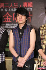 组图：五月天“重生”演唱会high翻高雄