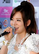 组图：少女时代首尔火爆开唱 白色热裤性感热辣