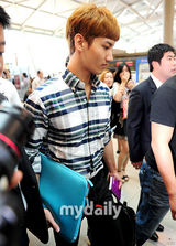 组图：神起SJ少时等SM家族赴印尼开唱亮相机场