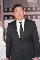 组图：杜汶泽田蕊妮夫妇甜蜜亮相金像奖红毯