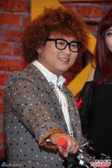 组图：纳豆捐车加码伴游 Selina批好烂