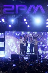 高清组图：2PM首尔开唱 野兽团魅力大爆发