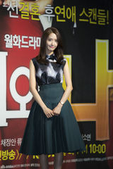 独家高清：少女时代允儿宣传新剧清纯甜笑醉人