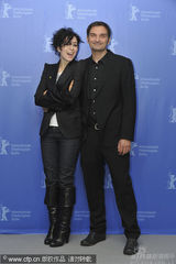 幻灯：电影《在路上》发布会 女演员兹尼卡鬼马可爱