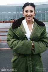 组图：最IN单品军大衣 刘德华范冰冰田亮全靠它