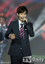 组图：EXO现身WAPOP演唱会 华丽舞技闪耀全场