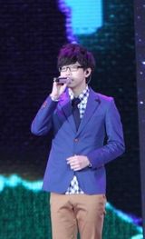 组图：胡夏央视闹元宵 《那些年》现场“催雨”