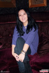 组图：卫兰KTV与粉丝共乐 望推出英文专辑