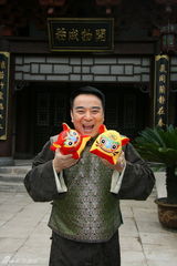 高清图：《烟雨斜阳》剧组海报传递群星新春祝福