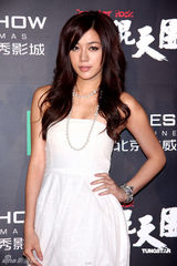 《混混天团》首映 众姝竞艳立威廉秀腹肌(组图)