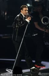 组图：小天王贾斯汀汀布莱克激情献艺