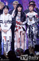 组图：韩团2NE1《M countdown》打榜拿第一