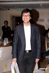 幻灯：容祖儿新专辑限量发行 幼时青涩照片曝光 