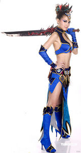 幻灯图：周秀娜性感代言网游 献出三个“第一次”