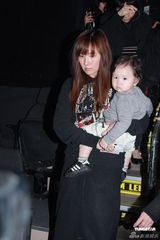 组图：郑伊健开唱秀肌肉与女模热舞 蒙嘉慧现身支持