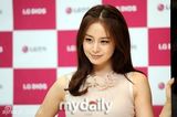 组图：韩国女艺人金泰熙出席泡菜冰箱宣传活动