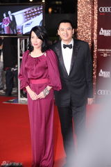 高清图：周润发与发嫂结伴现身红毯 发哥神采飞扬