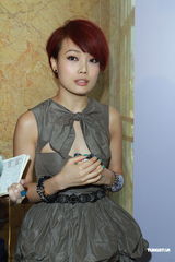 容祖儿大胆想拍内衣广告 Twins写真拼嫩模(图)