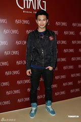 组图：任达华出席活动 自曝法式亲吻会害羞  