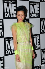 组图：熊黛林低胸裙性感优雅 郑欣宜复古发型上阵