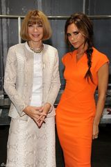 组图：贝嫂维多利亚橙色礼服亮相纽约