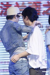 组图：《巴黎宝贝》宣传邓超缺席 同性情侣拥吻