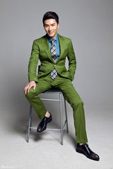组图：陆昱霖绿色西服写真秀绅士格调