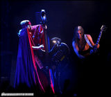 组图：LadyGaga透视乳贴造型化身风骚修女劲歌热舞