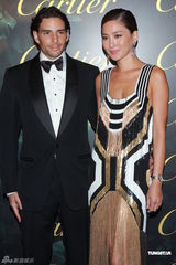 组图：林青霞典雅亮相活动 徐子淇白裙显高贵