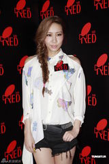 组图：吴雨霏出席商业活动望恋情低调进行