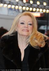 组图：《闭幕》首映 导演帕纳西现场行礼