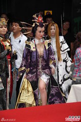 高清组图：洪棠扮布袋戏主角 爆乳装露E奶吸睛