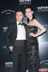 组图：李嘉欣与夫恩爱亮相 张智霖不介意妻旧事