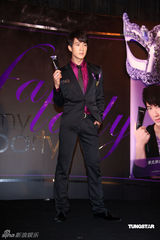 幻灯：吴尊代言女性护肤品 自曝有怪癖