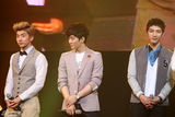 高清组图：韩组合2PM歌迷会互动 帅气秀劲歌热舞