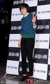 组图：《公正社会》试映 崔江熙中性风搞怪卖萌