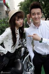 组图：中戏校花校草落户博纳青涩合影