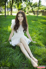 组图：黄百鸣力捧北电女生 样貌甜美听教听话