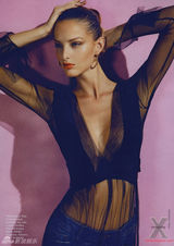 组图：超模科夏诺娃《ELLE》比基尼诱惑撞衫姚晨