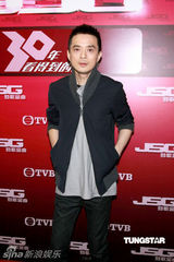 幻灯图：郑少秋与黄耀明等出席《劲歌金曲》录制