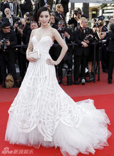 幻灯图集：范冰冰天鹅装闪耀戛纳 正式加盟国际品牌