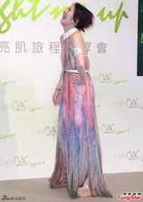 组图：杨千嬅努力瘦身 王馨平赞“乐雨恋”相衬