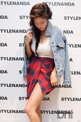 组图：金多炫Clara等出席活动展迷人魅力